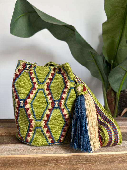 1 THREAD  ✻ Medium Wayuu Mochila