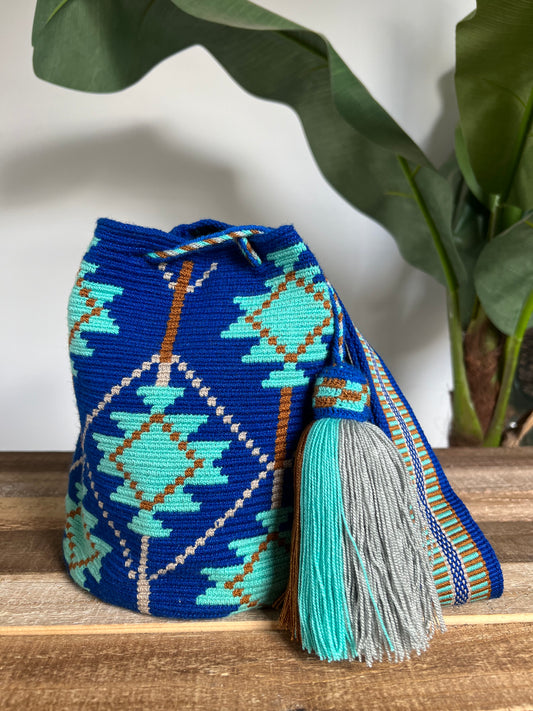 1 THREAD  ✻ Medium Wayuu Mochila